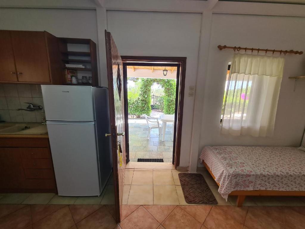 Το Κτήμα Της Ελιάς Του Τάκη Guest House Paralia Demonias Ngoại thất bức ảnh